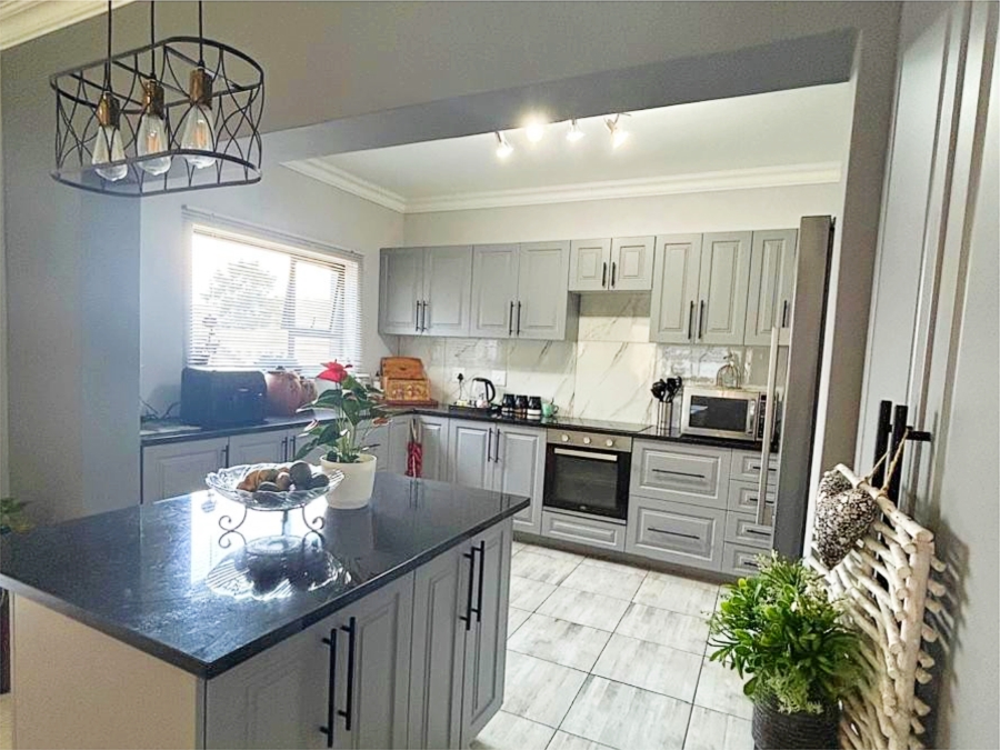 3 Bedroom Property for Sale in Groenvallei Western Cape